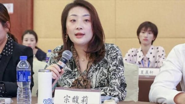 盈丰财富 当看见“焦头烂额”的宗馥莉, 突然明白了, 王健林的做法有多高明