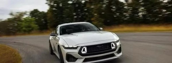 民信配资 全新福特mustang rtr惊艳亮相！外观微调，搭载2.3T高功率发动机…